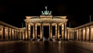 Brandenburger Tor in Berlin bei Nacht